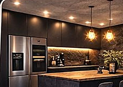 Reforma de cocina moderna y funcional con isla e iluminación